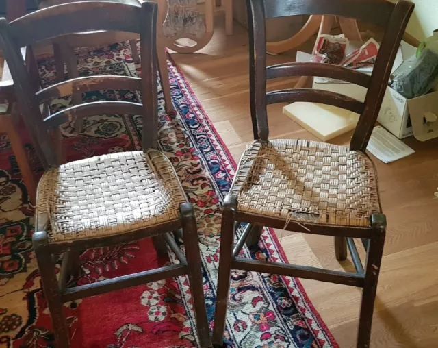 “Alte Stühle für Liebhaber zum restaurieren”