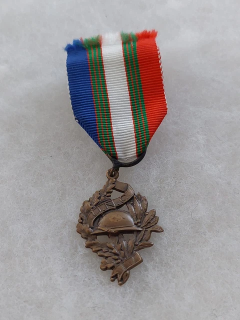 RARE MÉDAILLE-CASQUE ADRIAN Emaillé- Vétéran - NONANCOURT - / WW1