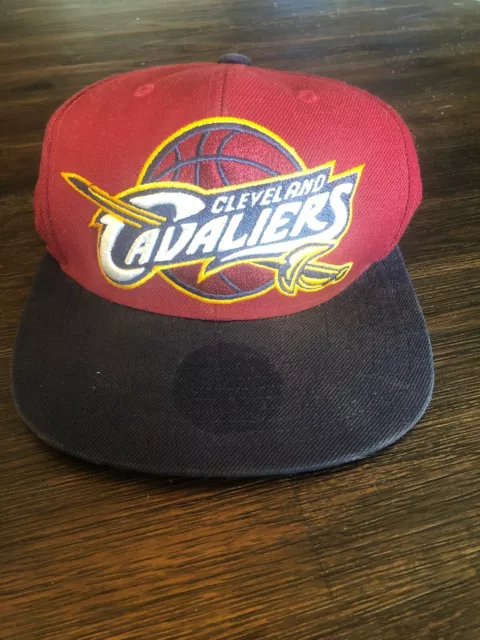 Chapeau casquette rouge/bleu logo Cleveland Cavs NBA Mitchell & Ness XL