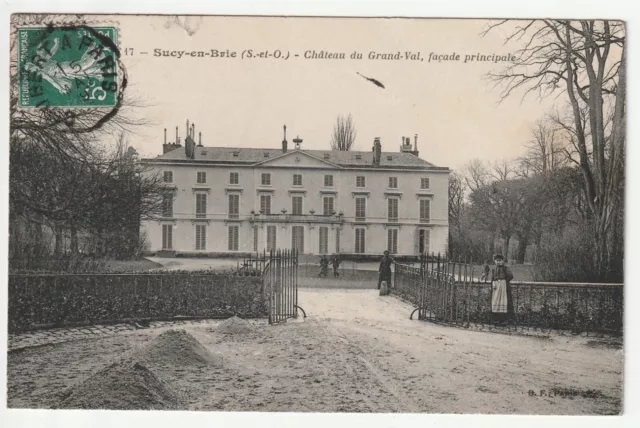 SUCY EN BRIE - Val de Marne - CPA 94 - Chateau du Grand Val - petite déchirure H