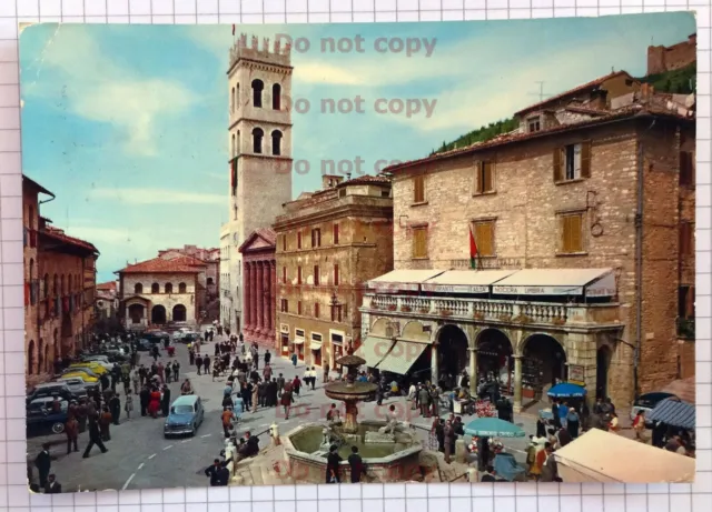 Cartolina Assisi Piazza del Comune Tempio di Minerva e Torre Comunale viagg. '69