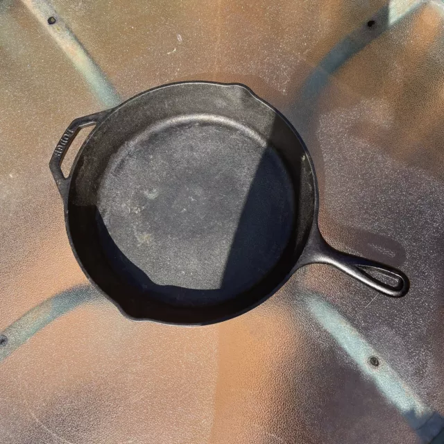 Lodge cast iron skillet no 10 12” guc ci150