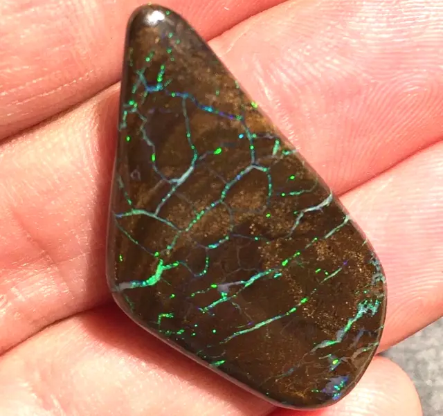 41ct. EINMALIGER KOROIT GEM OPAL. LEUCHTEND GRÜNE ADERN  FLASHFIRE-OPALS