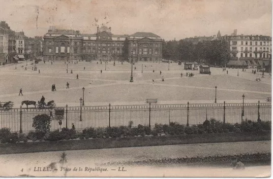CPA - LILLE - Place de la République