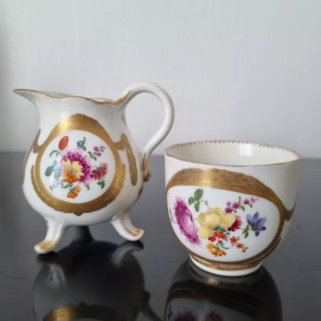 MEISSEN XVIIIè Signé Pot A Lait et Tasse Porcelain 18thC Milk Pot and Cup Signed