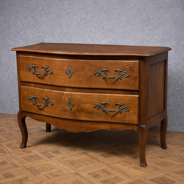 Commode en acajou et placage d'acajou, elle ouvre par un tiroir en