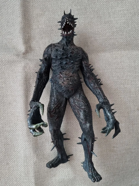NECA 7 inch Resident Evil 4 Regenorator (Iron Maiden) action