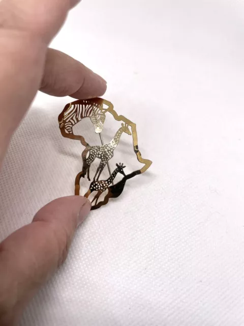 Signed Wild Bryde African Giraffe Brooch Pin Gold Tone Metal Collectible