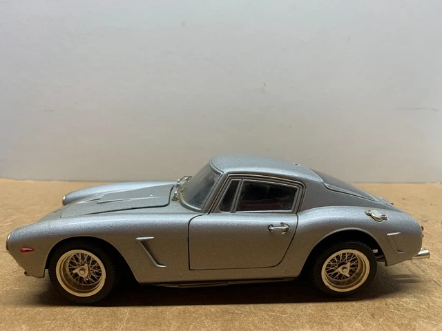 JOUEF EVOLUTION Ferrari 250GT Berline 1/18 - Sans Boîte - Miniature Collection