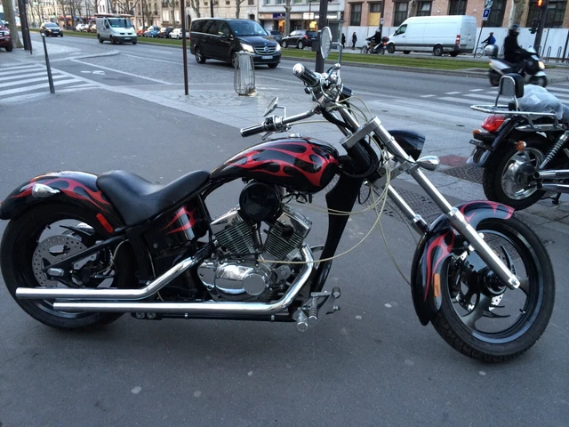 UNE MOTO lifan 250 lf cobraTYPE CHOOPER