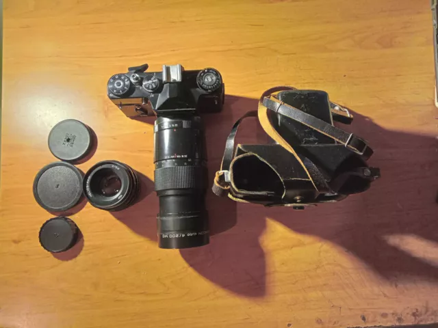 Appareil Photo Zenit EM avec deuxième objectif et étui en cuir Non testé