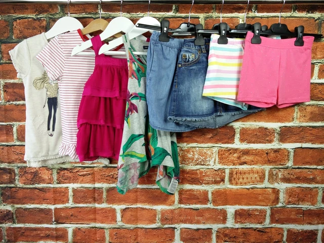 GIRLS BUNDLE AGE 4-5 NEXT H&M GAP etc PRETTY SUMMER TOPS SHORTS SKIRTS SET 110CM
