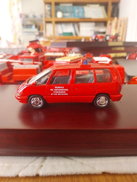Voiture Miniature Pompiers Renault Espace 1/43 - Solido - Modèle 'Médecin Secours' - Occasion - Pour Collection