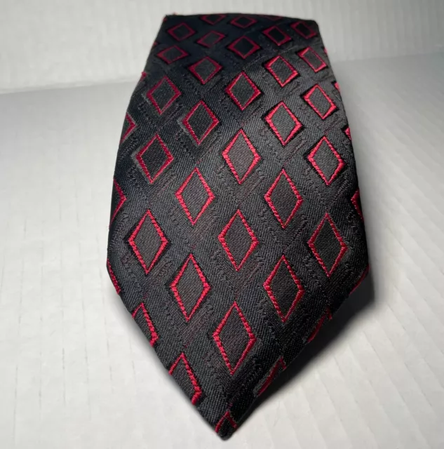 Camden Court Vintage Men's Tie in Black with Red Diamonds