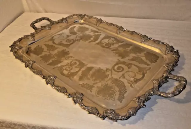 Riesiges Tablett 75 x 47 cm versilbert plated Frankreich um 1960 Weinreben Dekor