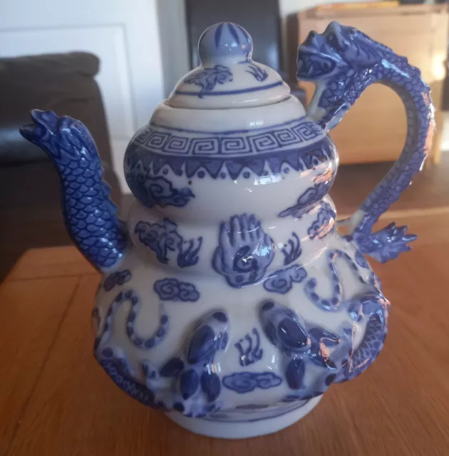 Porcelain Chinese Blue & White Ming Dynasty Teapot