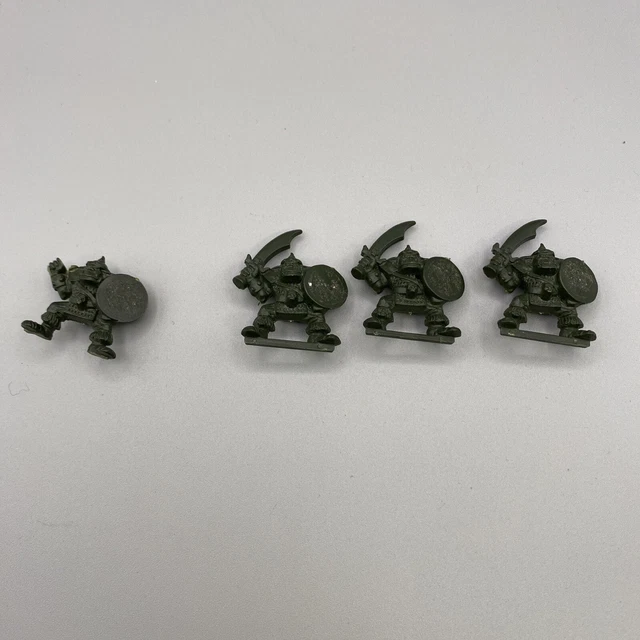 SEIGNEURS DE GUERRE - superbe jeu de figurines vintage MB Games