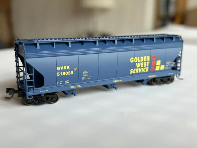 InterMountain - N Scale - ACF 4650 CuFt 3 bay Hopper - Golden West Service