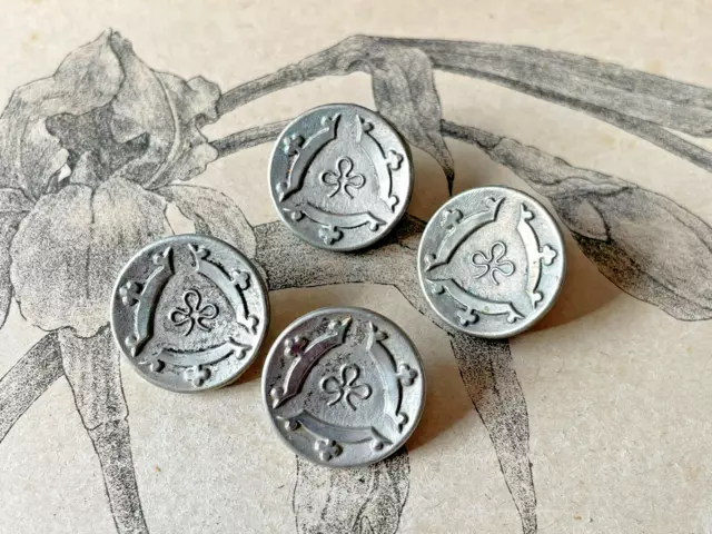Ensemble de 4 boutons anciens en métal à décor de trèfles Collection