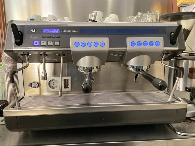 Macchina da caffè professionale 2 gruppi Nuova Simonelli Aurelia 