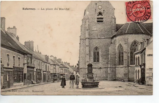 ESTERNAY - Marne - CPA 51 - la place du marché - charcuterie - fontaine - eglise