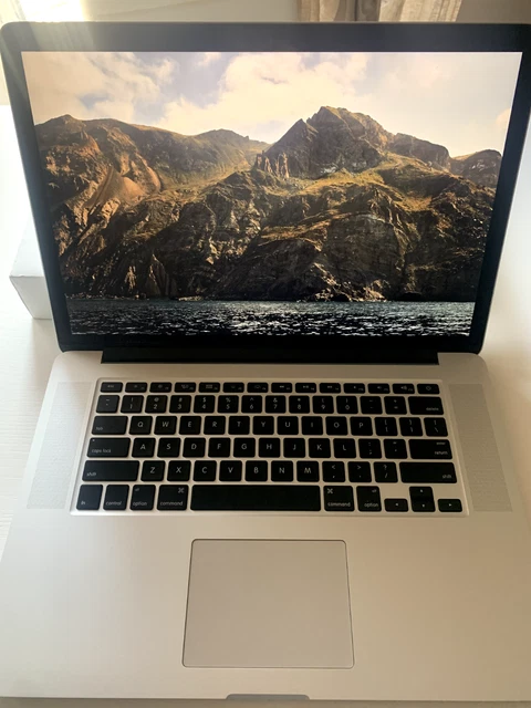 Apple MacBook Pro 15.4" 256GB SSD, Intel Core i7 quad core, 2.2 GHz, 16GB