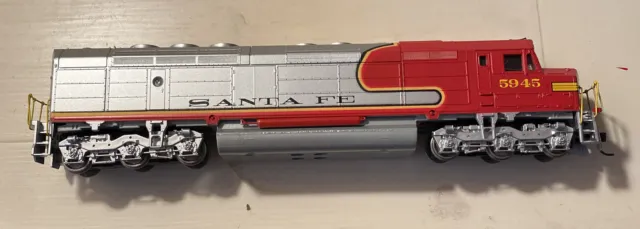 HO Scale Locomotive Santa Fe 5945 AR