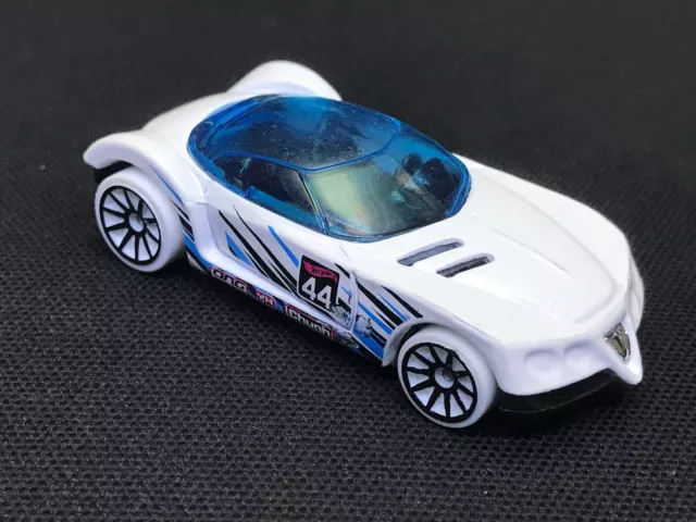 HOT WHEELS GOLDEN Arrow Collectable Scale 1:64 $3.98 - PicClick