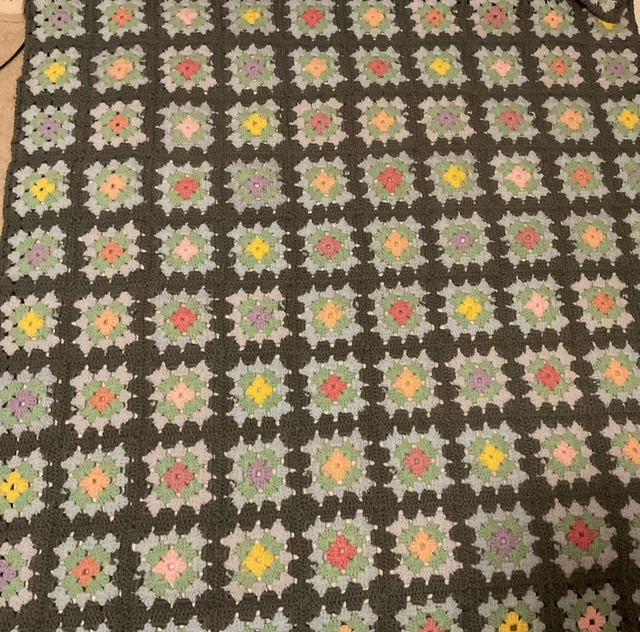 VINTAGE GRANNY SQUARE Crochet Afghan Throw Lap Blanket 54 x 43 Inches