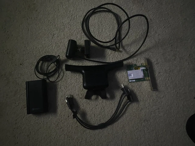 HTC Vive Wireless Adapter for Vive Pro/Cosmos Series FULL KIT LIGHTLY USED. HTC Vive Wireless Adapter for Vive Pro/Cosmos Series FULL KIT LIGHTLY USED.