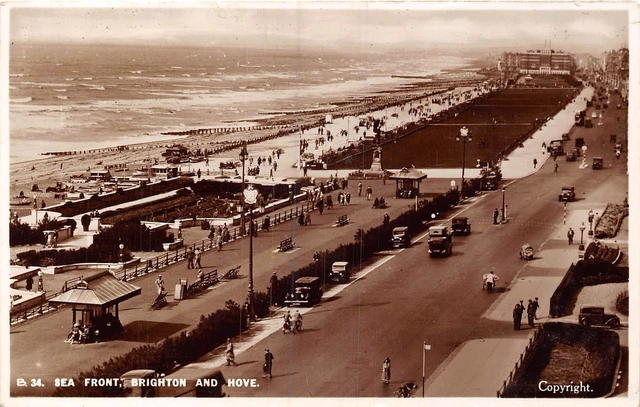 POSTCARD    SUSSEX   BRIGHTON  &  HOVE   Sea  Front
