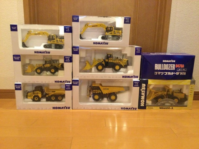 Komatsu Construction Machinery Die-Cast 1/50 Scale Car Set With Extras