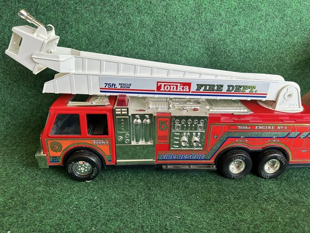 Vintage 1993 23" Tonka Fire Truck Engine No 5 Rescue Boom Ladder Plastic & Metal