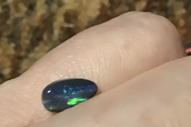 Black Opal Lightning Ridge Solid 1.015Ct W Blue/Green Flash  #Elbo22018805