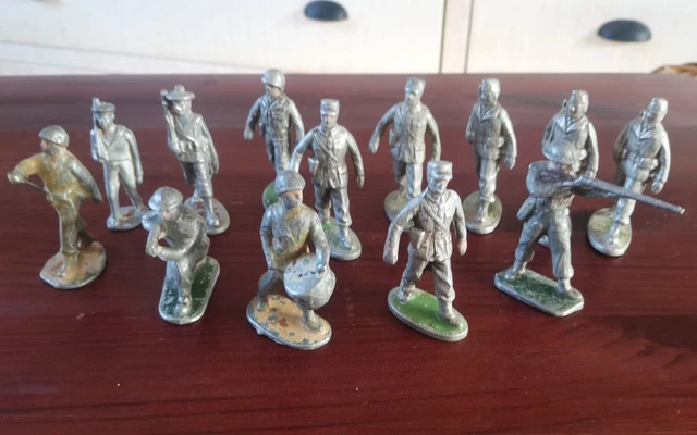 2 ANCIENNES FIGURINES militaires , parachutistes en alu, Quiralu EUR 6 2 ANCIENNES FIGURINES militaires , parachutistes en alu, Quiralu EUR 6