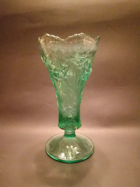 Vintage Fenton Vase Footed Art Glass Daffodil Sea Mist Green  7⅝"