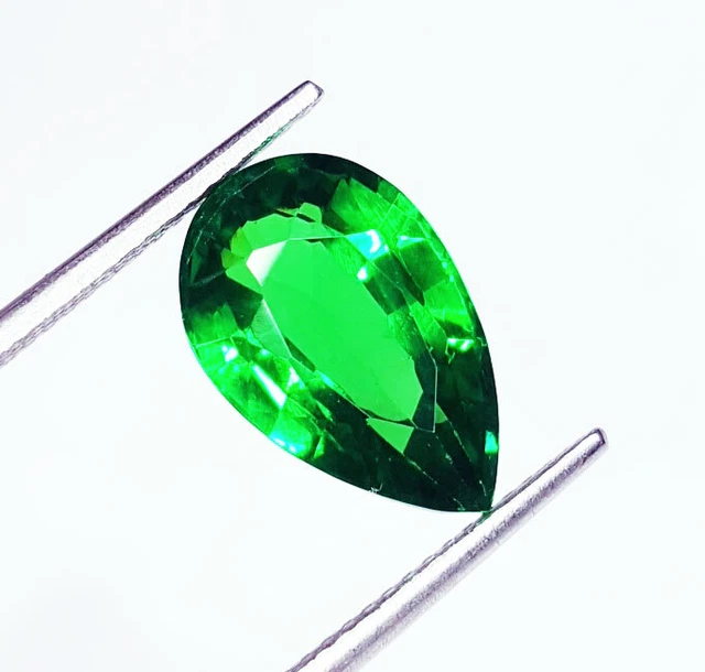 Grenat Tsavorite Vert De Tanzanie - 3.40 Carats, Taille Poire Cabochon, Naturelle Sans Traitement