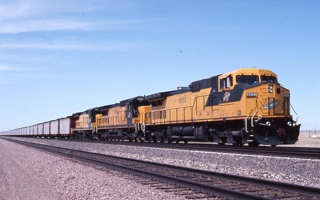 Chicago & North Western D9-44CW 8650 wTrain Orig Kodachrome Slide G8