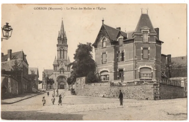CPA 53 - GORRON (Mayenne) -La Place des Halles et l'Eglise - Morin Phot