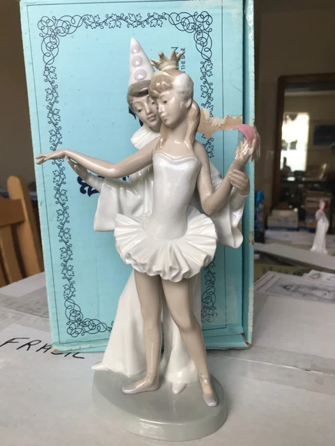 Lladro ~ PAREJITA CARNAVAL Figurine ~ #4.882 ~ RETIRED