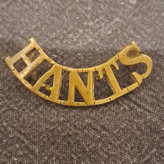 Hants Shoulder Title The Hampshire Regiment Hex Lugs 1902 - 1925 Westlake 1097