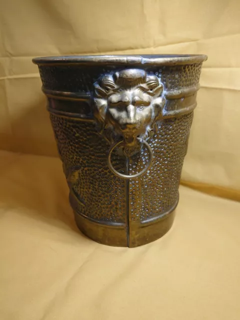 Cache-pot / Seau en Bronze décor lion