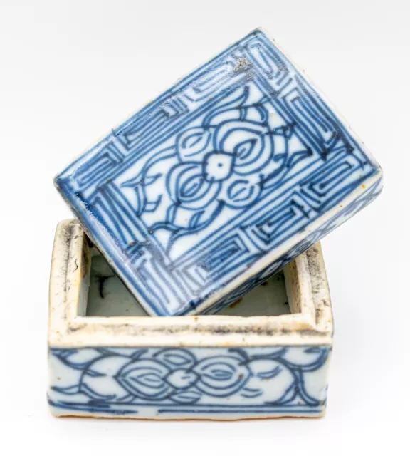 Caja en miniatura china de porcelana azul y blanco estrecho Peranakan siglo XIX Qing