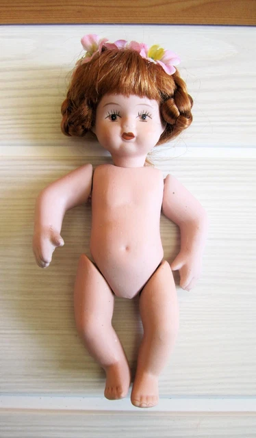 Poupée vintage en porcelaine, fin des années 70 dans sa boîte d'origine - Canada