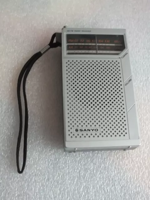 Altes Transistor Radio - SANYO Modell RP 5065 - AM/FM