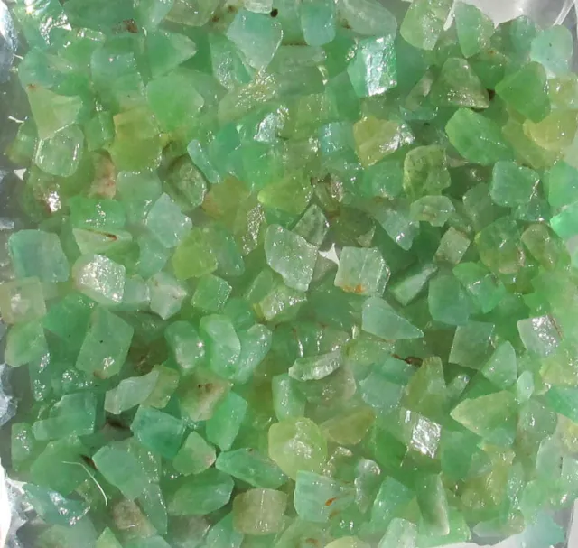 Calcit grün, Smaragd Calcit, 100-300 g. kleine Rohsteine 10-20 mm (1 kg=44,50 €)