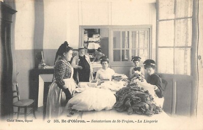 cpa rare CPA 17 SAINT TROJAN ILE D'OLERON MAISON FORESTIERE DANS LA FORET 