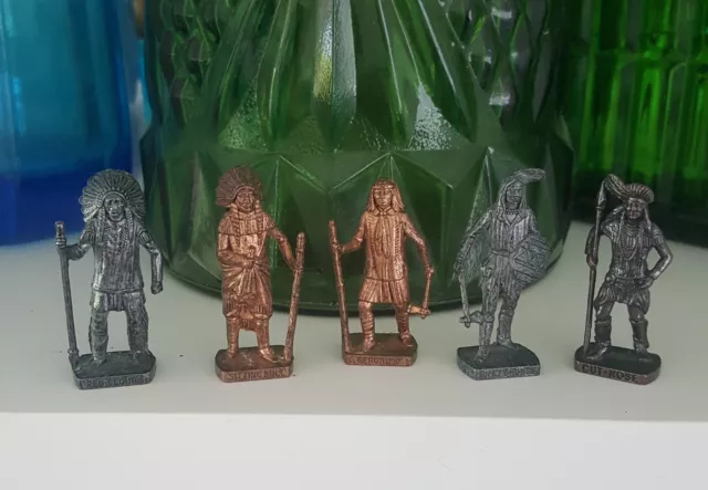 Lot 5  Figurines Kinder Metal