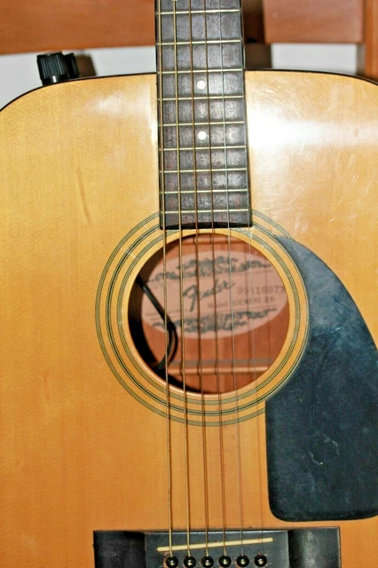 Guitare FENDER Gemini II E avec house