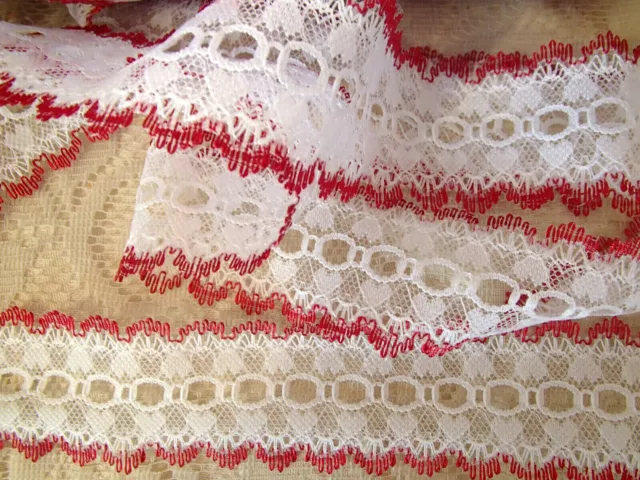 Eyelet lace 8.5 metres white with burgundy edge heart design